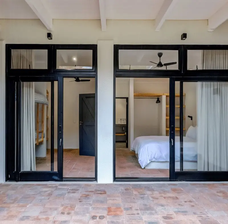 Modern aluminium windows and doors installed in Pakistan for residential and commercial properties by GLASSINIUM.