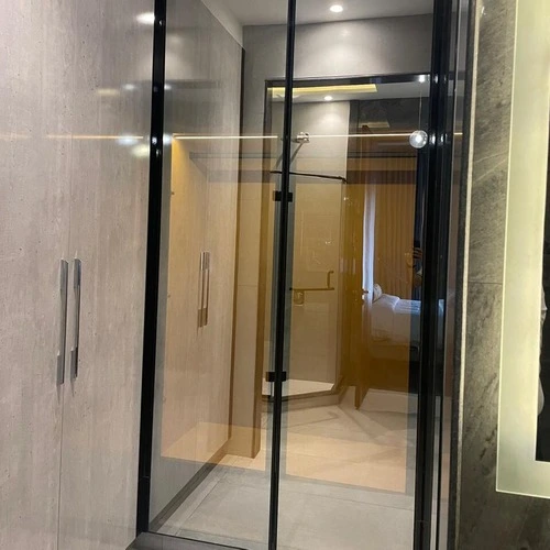 Modern Kitchen and Wardrobe Glass in Lahore for Homes and Luxury Interiors